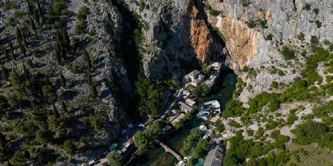 6 asırdır Anadolu’dan Balkanlar’a uzanıyor! Dik kayalıkların yamacında Blagaj Tekkesi 5